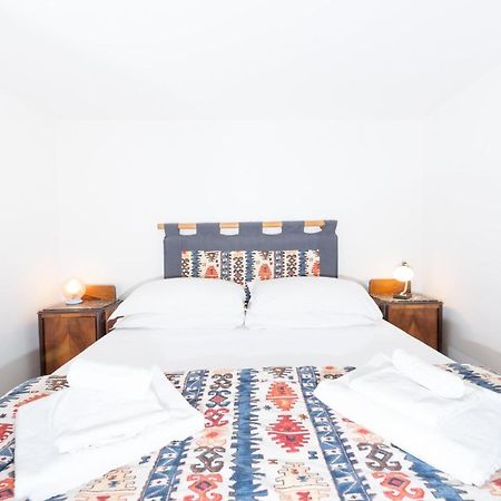 Stunning Campo De Fiori Apartment With Terrace Рим Екстериор снимка